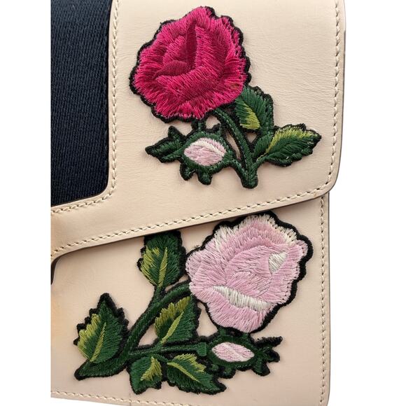 GUCCI Sylvie Embroidered Floral Shoulder Bag in White - Picture 8 of 16